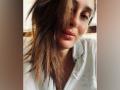 Kareena Kapoor beats mid week blues with stunning close up selfie - Hindi News | Kareena Kapoor beats mid week blues with stunning close up selfie | Latest entertainment News at Lokmattimes.com