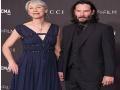 Keanu Reeves kisses girlfriend Alexandra Grant in Berlin as he continues filming 'Matrix 4' - Hindi News | Keanu Reeves kisses girlfriend Alexandra Grant in Berlin as he continues filming 'Matrix 4' | Latest entertainment News at Lokmattimes.com