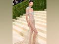 Kendall Jenner hits Met Gala 2021 red carpet in a stunning sheer gown - Hindi News | Kendall Jenner hits Met Gala 2021 red carpet in a stunning sheer gown | Latest lifestyle News at Lokmattimes.com