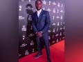 Kevin Hart steps out with wife amid speedy recovery from car accident - Hindi News | Kevin Hart steps out with wife amid speedy recovery from car accident | Latest entertainment News at Lokmattimes.com