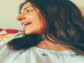 Watch Video! Anushka shares rib-tickling video so hubby Virat doesn't miss fans - Hindi News | Watch Video! Anushka shares rib-tickling video so hubby Virat doesn't miss fans | Latest entertainment News at Lokmattimes.com
