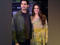 Sidharth Malhotra, Kiara Advani spotted together at Eid party amid break up reports - Hindi News | Sidharth Malhotra, Kiara Advani spotted together at Eid party amid break up reports | Latest maharashtra News at Lokmattimes.com