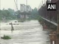 Yamuna water level crosses the danger mark - Hindi News | Yamuna water level crosses the danger mark | Latest national News at Lokmattimes.com