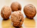Consuming walnuts daily lowers 'bad' cholesterol levels - Hindi News | Consuming walnuts daily lowers 'bad' cholesterol levels | Latest health News at Lokmattimes.com