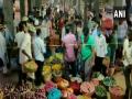 Defying social distancing norms, residents assemble to buy essentials in K'taka - Hindi News | Defying social distancing norms, residents assemble to buy essentials in K'taka | Latest national News at Lokmattimes.com