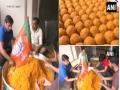 BJP workers prepare 'laddoos' to celebrate party's thumping performance in state polls - Hindi News | BJP workers prepare 'laddoos' to celebrate party's thumping performance in state polls | Latest maharashtra News at Lokmattimes.com