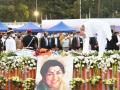 Lata Mangeshkar cremated with full state honours in Mumbai - Hindi News | Lata Mangeshkar cremated with full state honours in Mumbai | Latest entertainment News at Lokmattimes.com