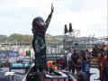 Lewis Hamilton takes pole in dramatic Russian Grand Prix qualifying - Hindi News | Lewis Hamilton takes pole in dramatic Russian Grand Prix qualifying | Latest other-sports News at Lokmattimes.com
