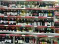 Shops to sell liquor in sealed bottles in all areas excluding containment zones in Mumbai - Hindi News | Shops to sell liquor in sealed bottles in all areas excluding containment zones in Mumbai | Latest national News at Lokmattimes.com