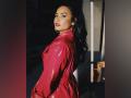 Demi Lovato shows off fierce buzzcut before new year - Hindi News | Demi Lovato shows off fierce buzzcut before new year | Latest entertainment News at Lokmattimes.com