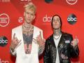 Machine Gun Kelly, Travis Barker show off matching tattoos in new album announcement - Hindi News | Machine Gun Kelly, Travis Barker show off matching tattoos in new album announcement | Latest entertainment News at Lokmattimes.com