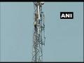 After quarrel with wife, man climbs mobile tower, persuaded to come down - Hindi News | After quarrel with wife, man climbs mobile tower, persuaded to come down | Latest national News at Lokmattimes.com