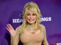 Dolly Parton wants to make a musical biopic about her life, eyes big star for it - Hindi News | Dolly Parton wants to make a musical biopic about her life, eyes big star for it | Latest entertainment News at Lokmattimes.com