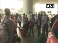 Passengers arrive at Mumbai airport as domestic air travel resumes amid lockdown - Hindi News | Passengers arrive at Mumbai airport as domestic air travel resumes amid lockdown | Latest national News at Lokmattimes.com