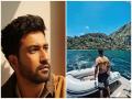 Vicky Kaushal sets internet on fire with his latest shirtless picture - Hindi News | Vicky Kaushal sets internet on fire with his latest shirtless picture | Latest maharashtra News at Lokmattimes.com