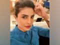 Priyanka Chopra shares glimpse of 'Press Junket Life' with glamorous selfie - Hindi News | Priyanka Chopra shares glimpse of 'Press Junket Life' with glamorous selfie | Latest entertainment News at Lokmattimes.com