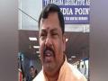 COVID-19 lockdown: BJP MLA distributes rice to migrants in Hyderabad - Hindi News | COVID-19 lockdown: BJP MLA distributes rice to migrants in Hyderabad | Latest national News at Lokmattimes.com