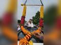 Ranbir Kapoor recieves grand welcome in Visakhapatnam, see how fans garlanded him through crane - Hindi News | Ranbir Kapoor recieves grand welcome in Visakhapatnam, see how fans garlanded him through crane | Latest entertainment News at Lokmattimes.com