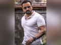 Saif Ali Khan's 'hot' cop look from 'Vikram Vedha' unveiled, wife Kareena goes gaga over him - Hindi News | Saif Ali Khan's 'hot' cop look from 'Vikram Vedha' unveiled, wife Kareena goes gaga over him | Latest maharashtra News at Lokmattimes.com