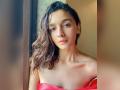 Alia Bhatt pens down note for fans as she crosses 50 million mark of followers on Instagram - Hindi News | Alia Bhatt pens down note for fans as she crosses 50 million mark of followers on Instagram | Latest entertainment News at Lokmattimes.com