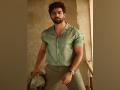 'Team that plays together, slays together': Vicky Kaushal enjoys playing cricket on his day off - Hindi News | 'Team that plays together, slays together': Vicky Kaushal enjoys playing cricket on his day off | Latest entertainment News at Lokmattimes.com