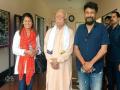 RSS chief Mohan Bhagwat meets 'The Kashmir Files' director Vivek Agnihotri, says 'truth-seekers' should watch the film - Hindi News | RSS chief Mohan Bhagwat meets 'The Kashmir Files' director Vivek Agnihotri, says 'truth-seekers' should watch the film | Latest national News at Lokmattimes.com
