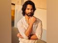 Shahid Kapoor beats mid week blues by sharing stunning sunkissed pic - Hindi News | Shahid Kapoor beats mid week blues by sharing stunning sunkissed pic | Latest entertainment News at Lokmattimes.com