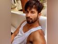 Shahid Kapoor exudes 'laid back vibes' over weekend in latest Instagram post - Hindi News | Shahid Kapoor exudes 'laid back vibes' over weekend in latest Instagram post | Latest entertainment News at Lokmattimes.com