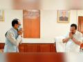 MP CM meets Sadananda Gowda, demands additional 5.75 lakh MT Urea - Hindi News | MP CM meets Sadananda Gowda, demands additional 5.75 lakh MT Urea | Latest national News at Lokmattimes.com