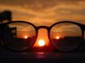 Study finds morning exposure to deep red light improves declining eyesight - Hindi News | Study finds morning exposure to deep red light improves declining eyesight | Latest health News at Lokmattimes.com