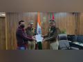 Gurugram taxi driver rewarded for helping arrest child traffickers - Hindi News | Gurugram taxi driver rewarded for helping arrest child traffickers | Latest national News at Lokmattimes.com