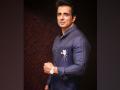 Sonu Sood gets COVID positive girl airlifted from Nagpur to Hyderabad for special treatment - Hindi News | Sonu Sood gets COVID positive girl airlifted from Nagpur to Hyderabad for special treatment | Latest entertainment News at Lokmattimes.com