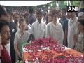 Sonia, Priyanka pay tributes to Sheila Dikshit at Congress headquarters - Hindi News | Sonia, Priyanka pay tributes to Sheila Dikshit at Congress headquarters | Latest politics News at Lokmattimes.com