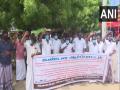 Fishermen's body protests against rising fuel prices - Hindi News | Fishermen's body protests against rising fuel prices | Latest national News at Lokmattimes.com