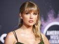 Taylor Swift turns squirrel for Halloween 2021 - Hindi News | Taylor Swift turns squirrel for Halloween 2021 | Latest entertainment News at Lokmattimes.com