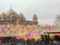 Dwarkadhish devotees mark early Holi celebrations with enthusiastic dance - Hindi News | Dwarkadhish devotees mark early Holi celebrations with enthusiastic dance | Latest national News at Lokmattimes.com