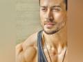 Tiger Shroff showcases chiseled jawline, ripped shoulder in latest Instagram post - Hindi News | Tiger Shroff showcases chiseled jawline, ripped shoulder in latest Instagram post | Latest entertainment News at Lokmattimes.com