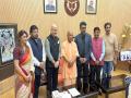 The Kashmir Files team meets UP CM Yogi Adityanath, Governor Anandiben Patel - Hindi News | The Kashmir Files team meets UP CM Yogi Adityanath, Governor Anandiben Patel | Latest national News at Lokmattimes.com