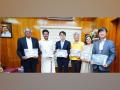 Korean Consulate, community and goodwill Envoy donates 4,000 kits to government schools - Hindi News | Korean Consulate, community and goodwill Envoy donates 4,000 kits to government schools | Latest business News at Lokmattimes.com