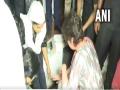 Congress leader Priyanka Gandhi provides first aid to accident victim on her way to Agra - Hindi News | Congress leader Priyanka Gandhi provides first aid to accident victim on her way to Agra | Latest national News at Lokmattimes.com
