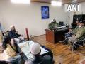 CRPF official meets family of jawan shot dead by militants in J-K's Shopian - Hindi News | CRPF official meets family of jawan shot dead by militants in J-K's Shopian | Latest national News at Lokmattimes.com