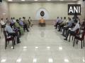 Yogi Adityanath holds COVID-19 review meeting - Hindi News | Yogi Adityanath holds COVID-19 review meeting | Latest national News at Lokmattimes.com