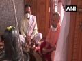 Uttar Pradesh CM Yogi Adityanath offers prayers on first Monday of 'Sawan' - Hindi News | Uttar Pradesh CM Yogi Adityanath offers prayers on first Monday of 'Sawan' | Latest national News at Lokmattimes.com