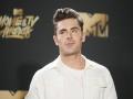 Zac Efron splits from Vanessa Valladares - Hindi News | Zac Efron splits from Vanessa Valladares | Latest entertainment News at Lokmattimes.com
