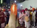 Following 294-year-old tradition, Holkars perform Holika Dahan in Indore - Hindi News | Following 294-year-old tradition, Holkars perform Holika Dahan in Indore | Latest national News at Lokmattimes.com