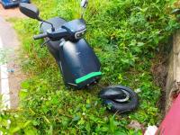 Front suspension of Ola Electric scooter broke while riding, claims user - News | Front suspension of Ola Electric scooter broke while riding, claims user | Latest international News at Lokmattimes.com Front suspension of Ola Electric scooter broke while riding, claims user - News | Front suspension of Ola Electric scooter broke while riding, claims user | Latest international News at Lokmattimes.com