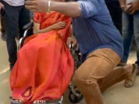 Lok Sabha Election 2024: Vijay Sethupathi’s Kind Gesture Towards Elderly Lady in a Wheelchair, Wins Hearts (Watch Video) - News | Lok Sabha Election 2024: Vijay Sethupathi’s Kind Gesture Towards Elderly Lady in a Wheelchair, Wins Hearts (Watch Video) | Latest entertainment News at Lokmattimes.com