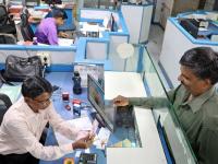 Long queues, confusion in banks across Delhi as exchange of Rs 2,000 notes begins - News | Long queues, confusion in banks across Delhi as exchange of Rs 2,000 notes begins | Latest politics News at Lokmattimes.com Long queues, confusion in banks across Delhi as exchange of Rs 2,000 notes begins - News | Long queues, confusion in banks across Delhi as exchange of Rs 2,000 notes begins | Latest politics News at Lokmattimes.com