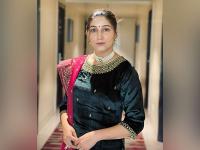 FIR against Haryanvi singer Sapna Chaudhary, her family for demanding dowry - News | FIR against Haryanvi singer Sapna Chaudhary, her family for demanding dowry | Latest national News at Lokmattimes.com FIR against Haryanvi singer Sapna Chaudhary, her family for demanding dowry - News | FIR against Haryanvi singer Sapna Chaudhary, her family for demanding dowry | Latest national News at Lokmattimes.com