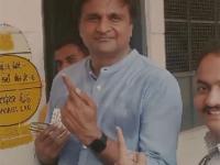 Karnataka Elections 2023: Javagal Srinath casts vote in Mysuru, appeals public to come and vote in huge numbers - News | Karnataka Elections 2023: Javagal Srinath casts vote in Mysuru, appeals public to come and vote in huge numbers | Latest politics News at Lokmattimes.com Karnataka Elections 2023: Javagal Srinath casts vote in Mysuru, appeals public to come and vote in huge numbers - News | Karnataka Elections 2023: Javagal Srinath casts vote in Mysuru, appeals public to come and vote in huge numbers | Latest politics News at Lokmattimes.com